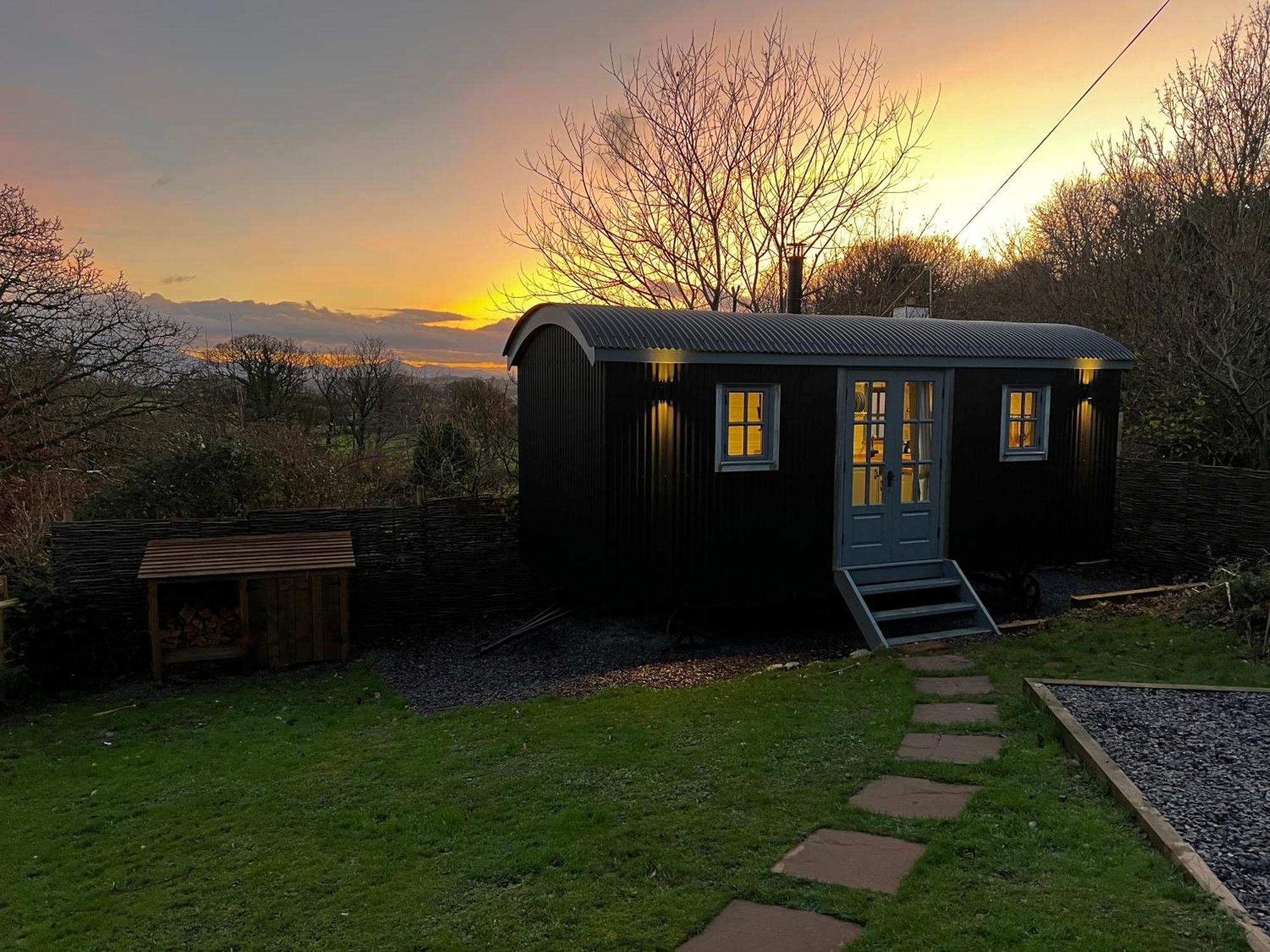 Mountain View Shepherd'S Hut For 2 Adults, 1 Dog Villa Llangoed Exterior foto