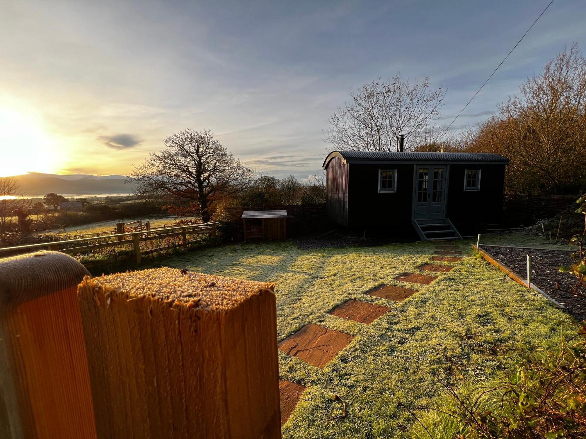Mountain View Shepherd'S Hut For 2 Adults, 1 Dog Villa Llangoed Exterior foto