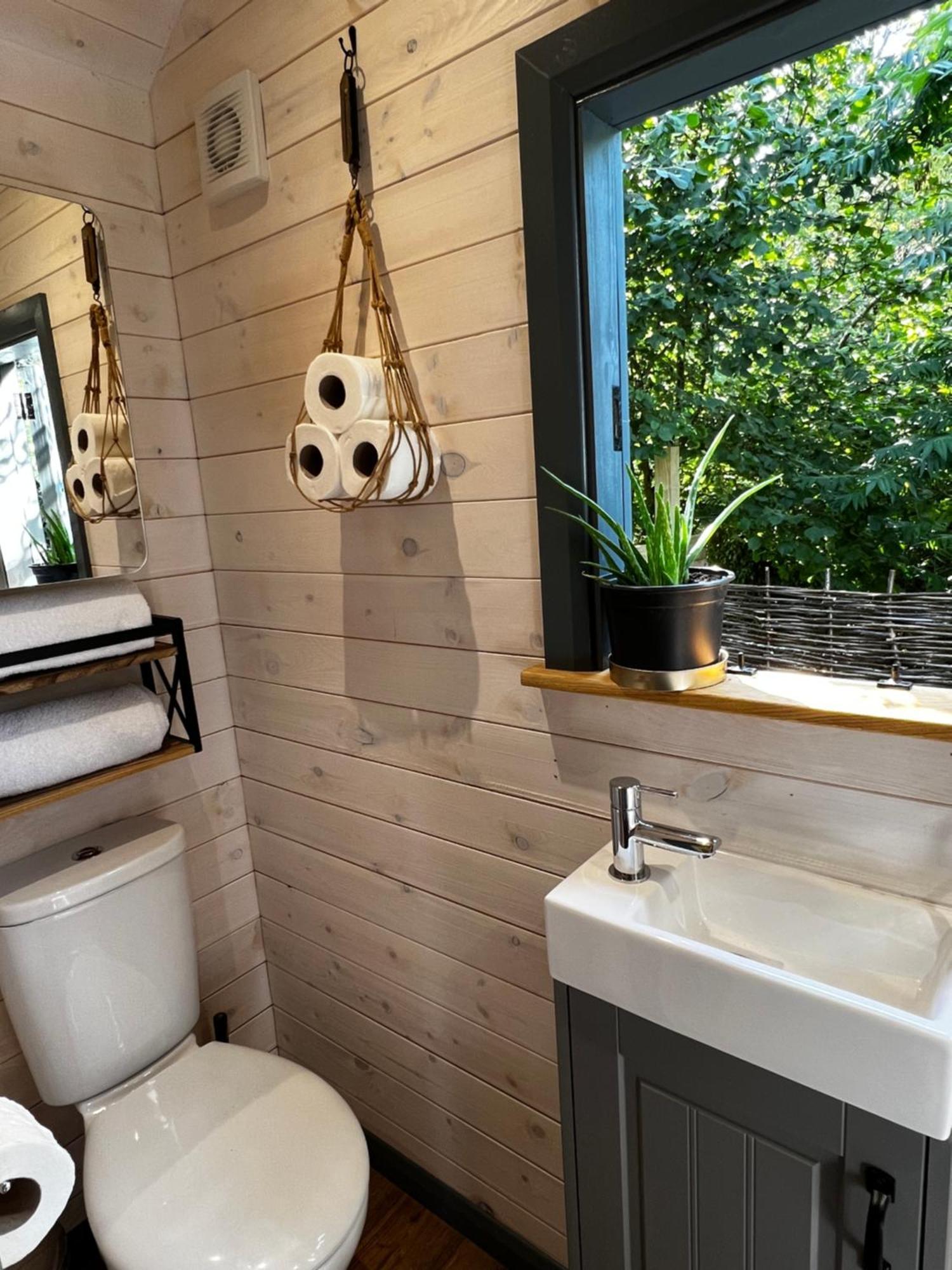 Mountain View Shepherd'S Hut For 2 Adults, 1 Dog Villa Llangoed Exterior foto